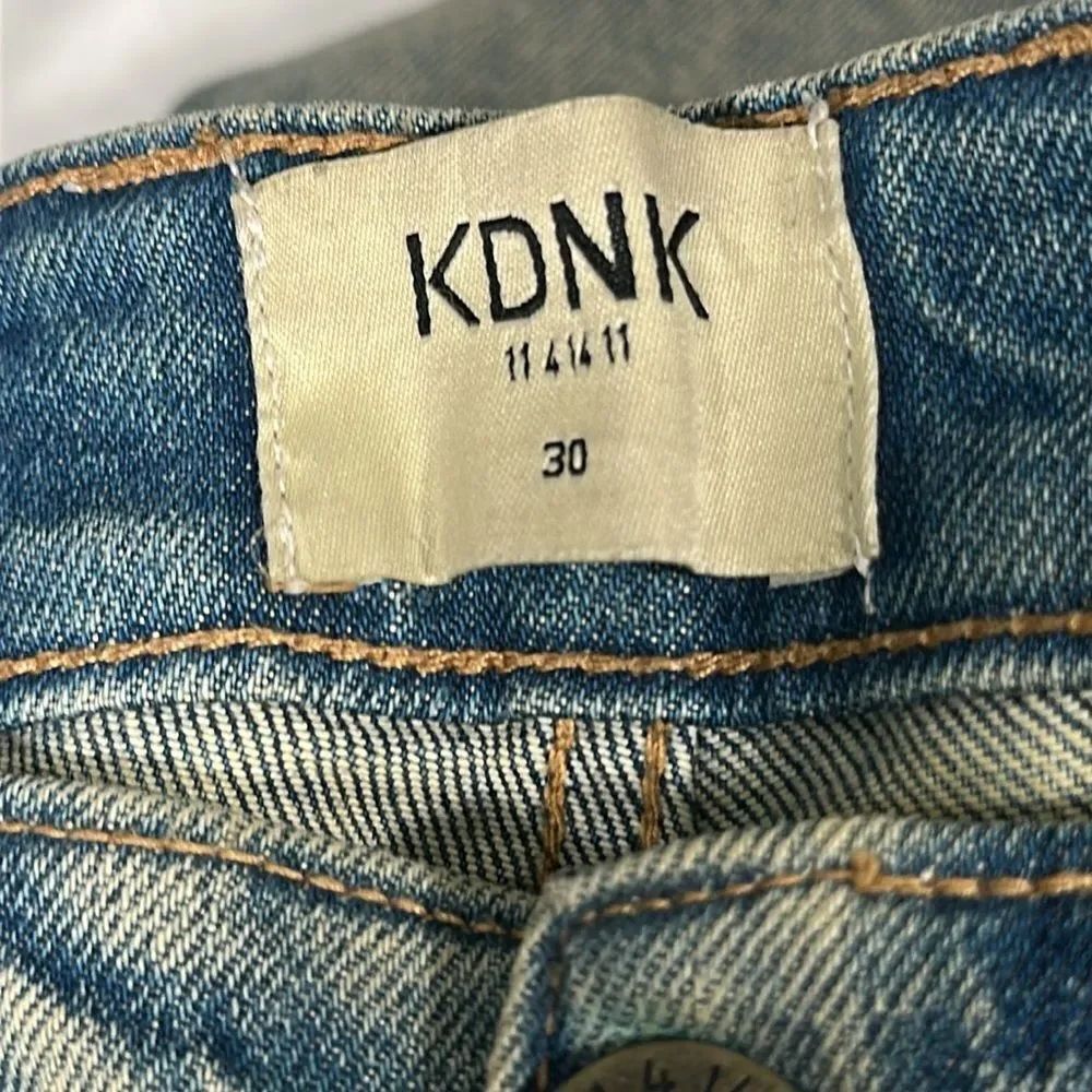KDNK 11 4 14 11 Distressed Washed Dirty Design Men’s Blue Jeans! Size30 - Picture 6 of 7